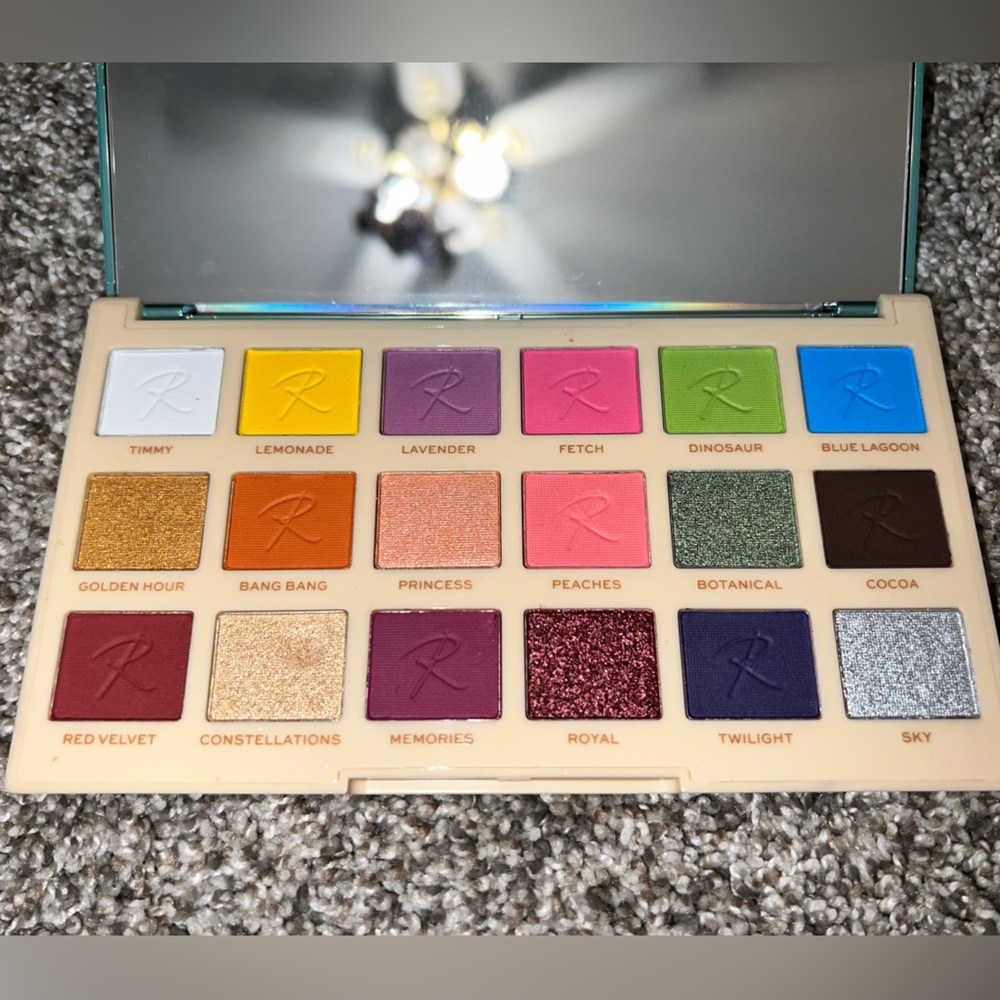 Makeup Revolution Roxi Palette